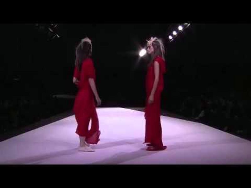 Yohji Yamamoto S/S 13 Show (Yohji Yamamoto)