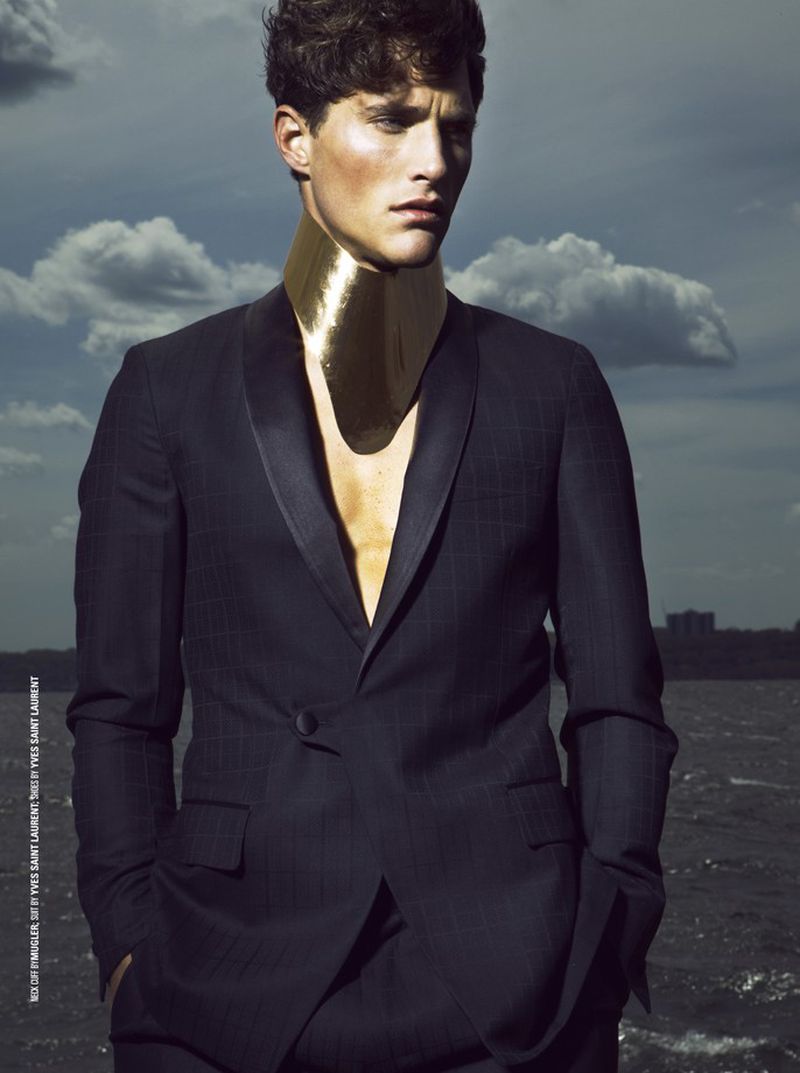 Модели vogue мужчины. Vogue мужчины. Костюм с мужского плеча. Мужчины на обложке vogue. Эмилио армани.