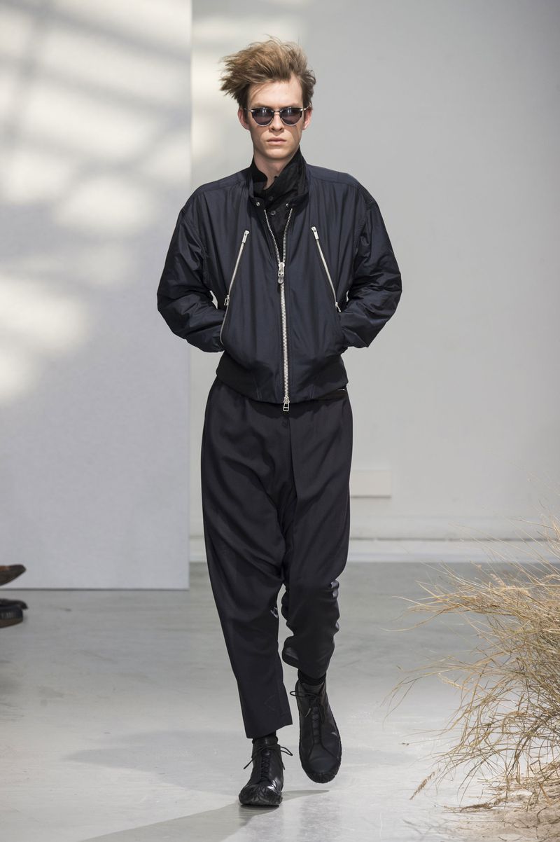 Issey Miyake F/W 16 Men's Show (Issey Miyake)