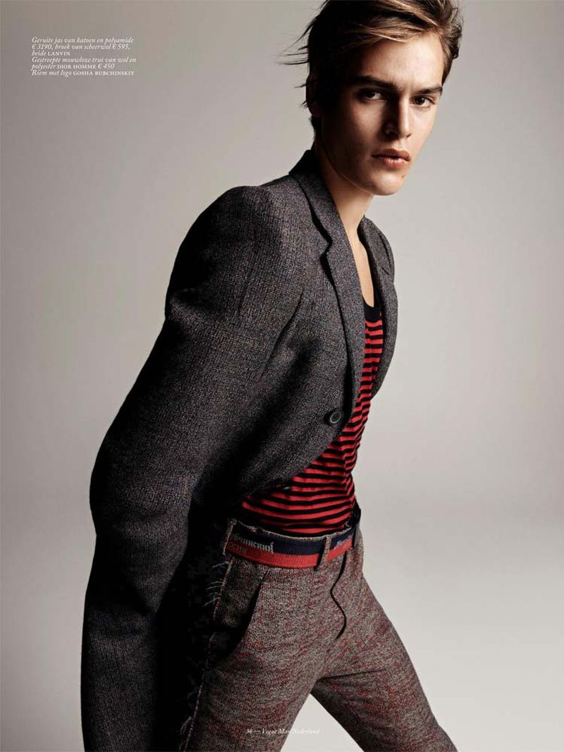Giorgio armani 2012-2013 winter men. Vogue мужчины. Мужская фотосессия vogue. Вог модель мужчина. Позирование моделей мужчин.