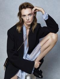 Kiritilgan sharlar va antennalar bilan porno dik