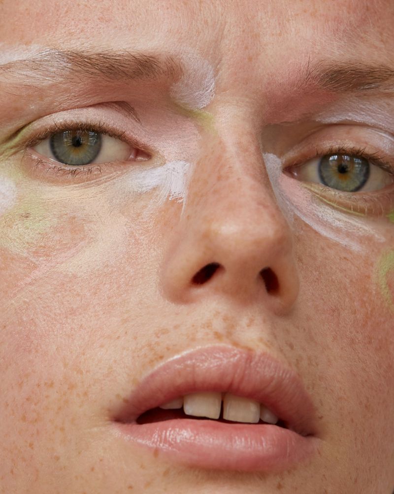 Model With Rushes Face How To Taste (Russh)