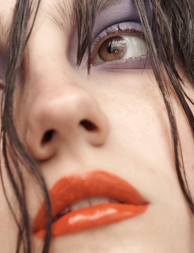 La Femme Rouge x CHANEL Beauty (1883 Magazine)