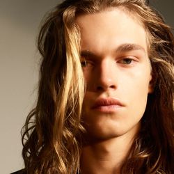 Sydney Rose Thomas - Fashion EditoStylist Profile - Photos & latest news