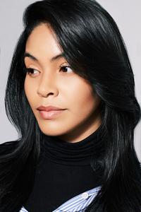 Desiree Gonzalez - Fashion EditoStylist - detail by client