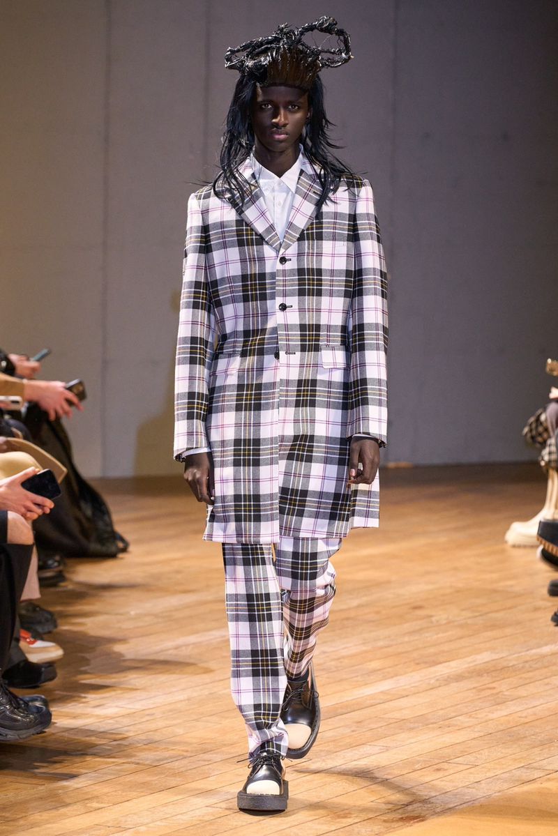 Comme des Garçons Homme Plus F/W 23 Show (Comme des Garçons)