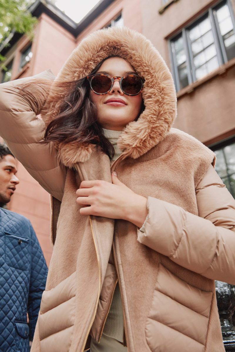 J. McLaughlin Holiday ‘23 Catalogue (Various Lookbooks/Catalogs)