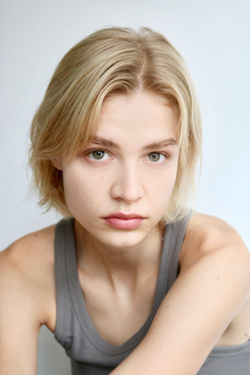 Anna Lochert - Model - detail by people