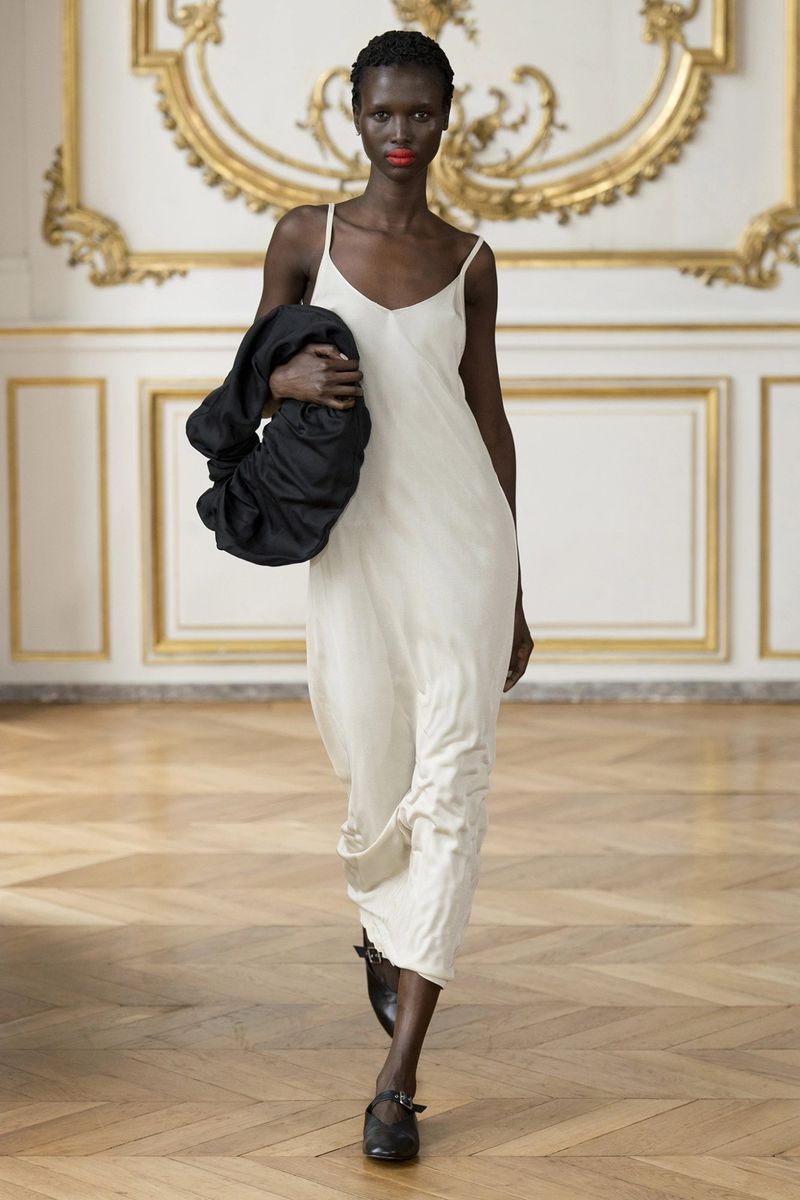 Old Model Cos COS Atelier S/S 23 Show (COS)