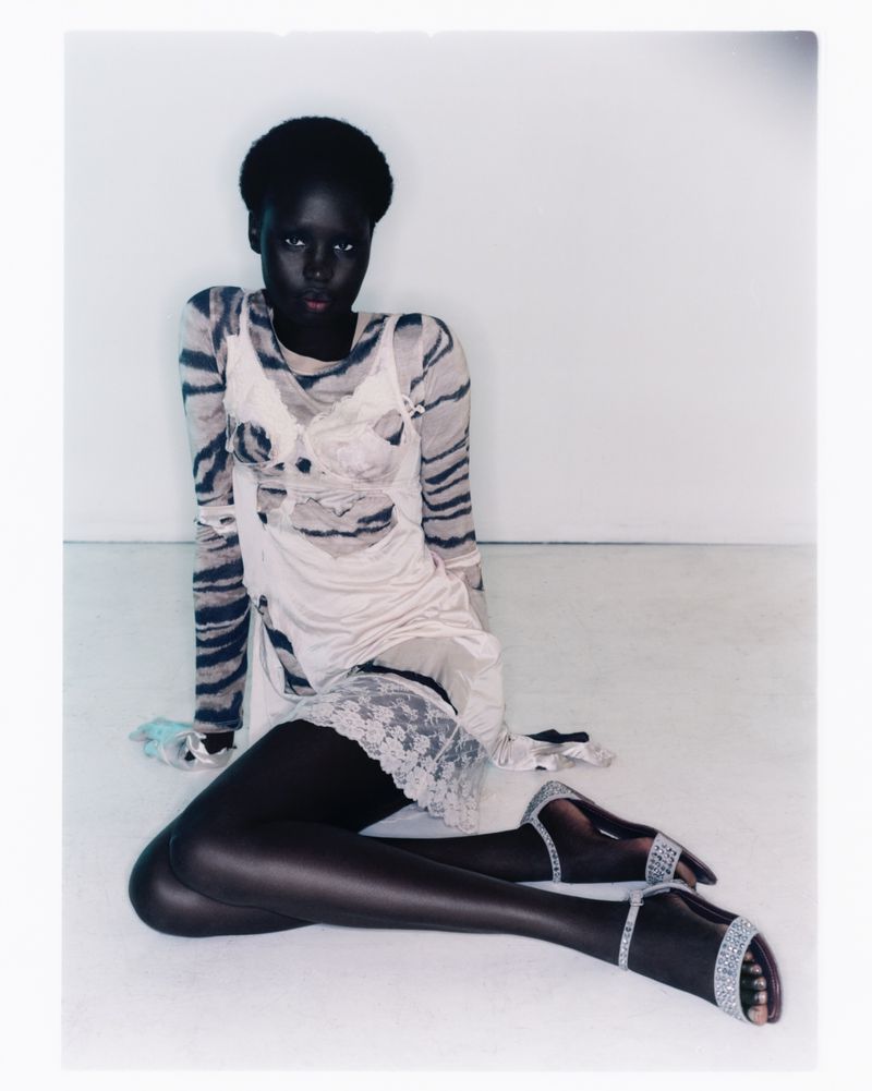 By Iñigo Awewave (Revue Magazine)