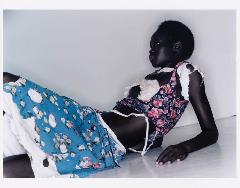 By Iñigo Awewave (Revue Magazine)