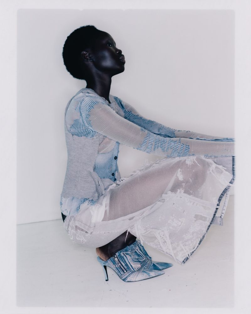 By Iñigo Awewave (Revue Magazine)