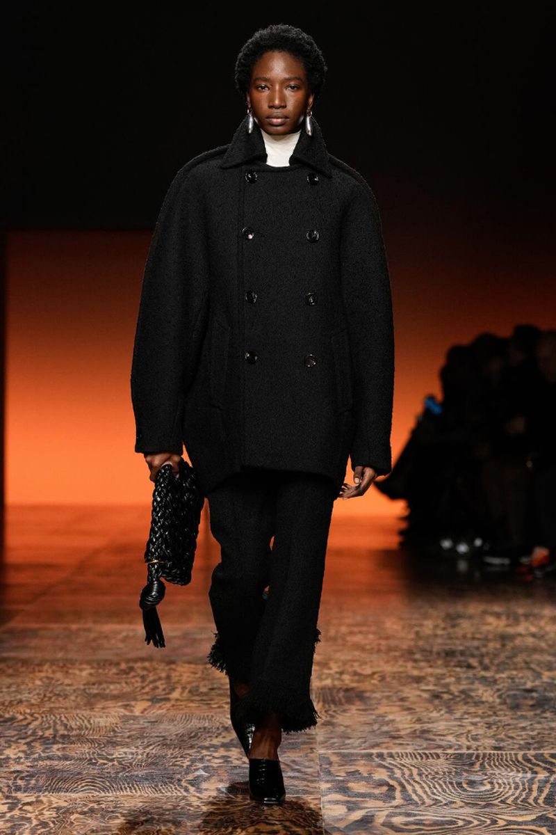 スカート BOTTEGA VENETA FW24 GONNA CHECK (792900V4BW0 1487) Tagwalk: The Fashion Search Engine