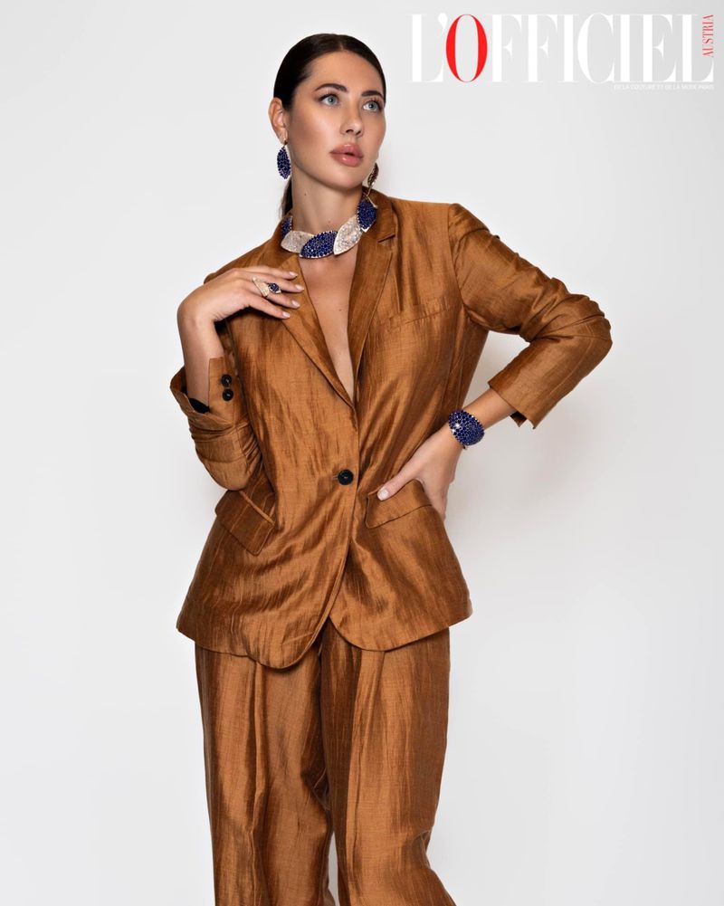 Digital Cover Star Elena Kosmina im Gespräch (L'Officiel Austria)