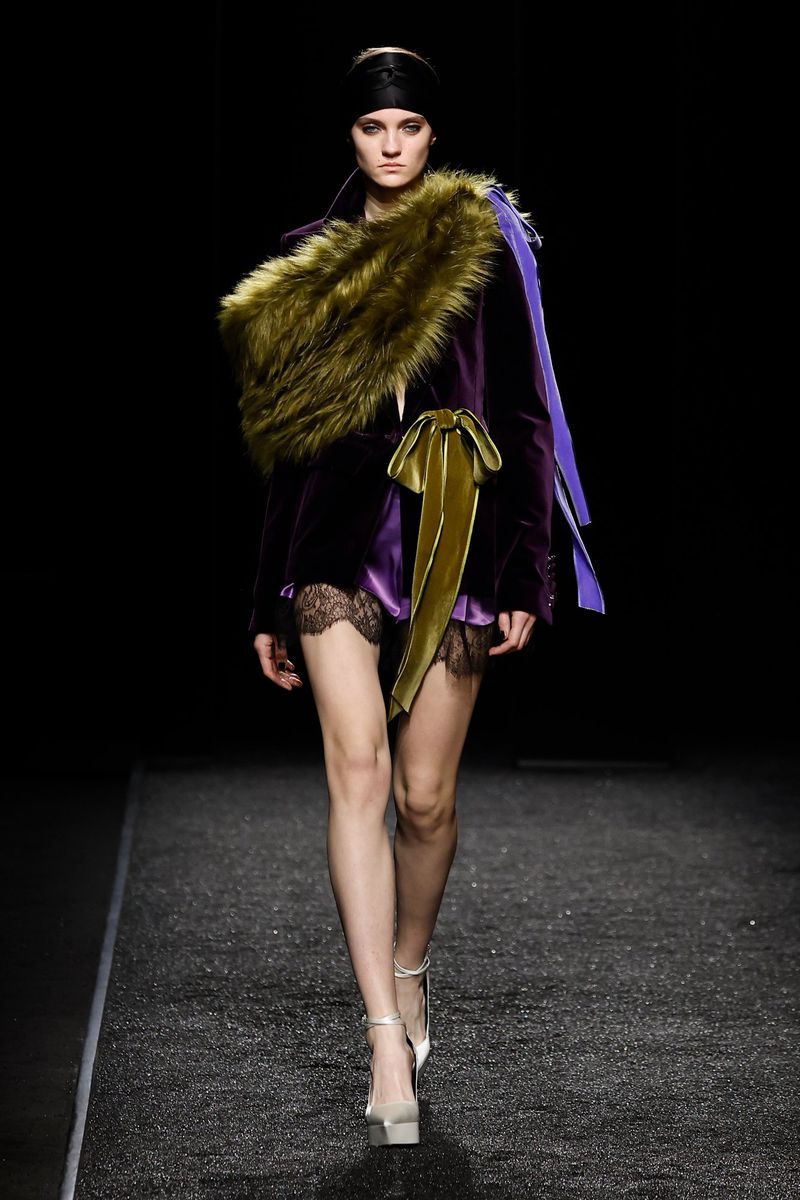 【美品】NINA RICCI Nina Ricci F/W 25 Show (Nina Ricci)