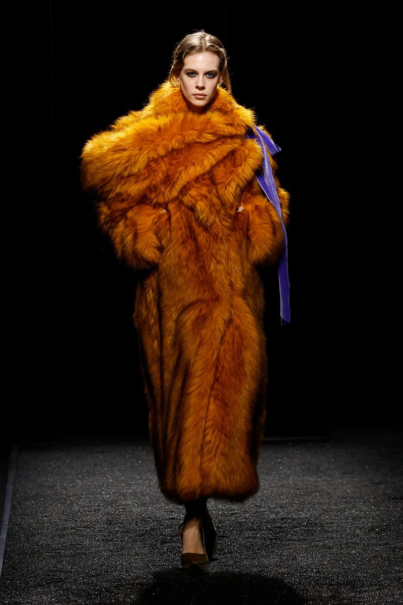 【美品】NINA RICCI Nina Ricci F/W 25 Show (Nina Ricci)