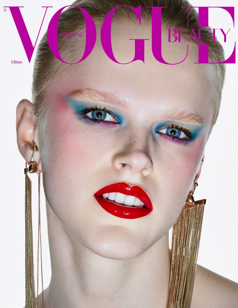 女性情報誌 Vogue Ukraine Magazine July/August 2021 Editor's Letter: Ukrainian Vogue presents the fall print