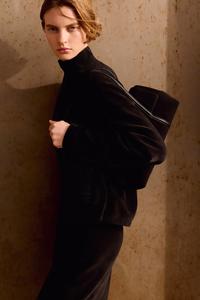 Maya Vozhdaeva - The Reset- Women
