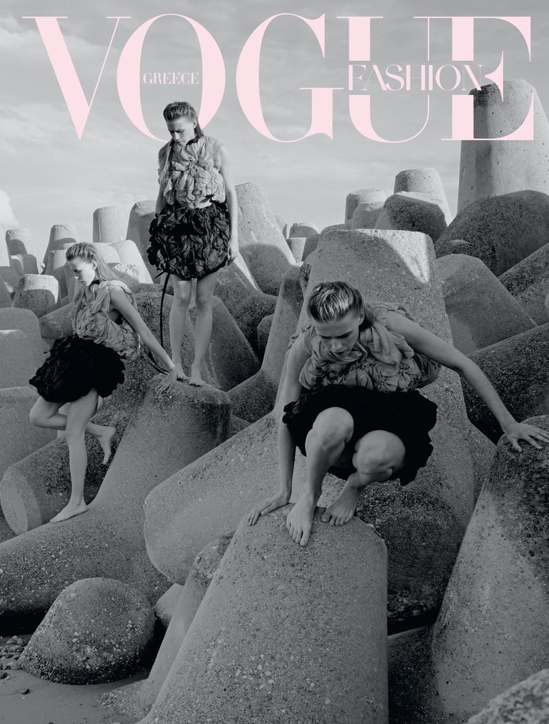 女性情報誌 Vogue Greece Magazine October 2021 VOGUE GREECE #26 B OCT 2021 GREEK CARMEN KASS BY THANASSIS KRIKIS