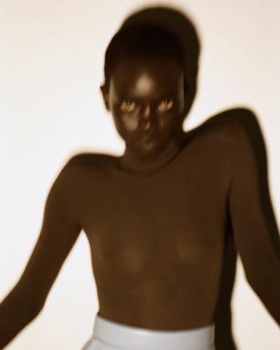 Ala&iuml;a W/S 27 Show Content