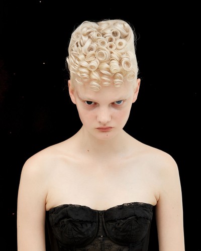 Renaissance Curls That Look Carved Out of Stone