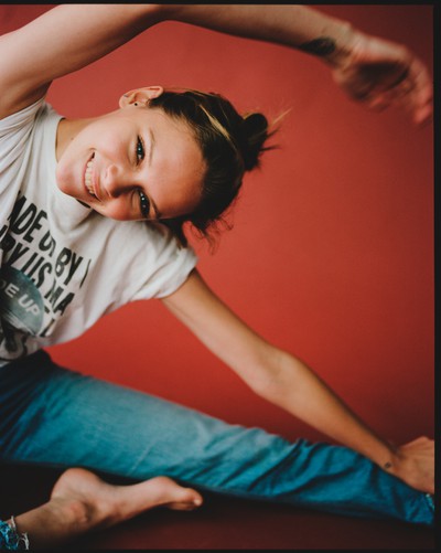 Faith Lynch Can Hold a Tune and a Pose