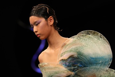 Ten Beauty Moments from Couture