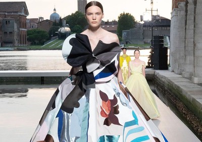 Phoebe Philo Returns, Valentino to Venice and more of the news you missed