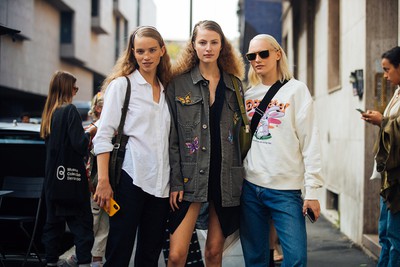 See what the models are wearing off-duty during MFW S/S 22! Day 2&3