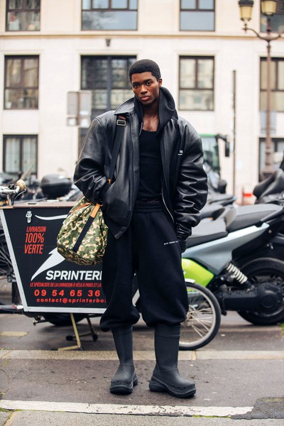 See What the Models are wearing off-duty during PFW Menswear F/W 22! Days 1&2