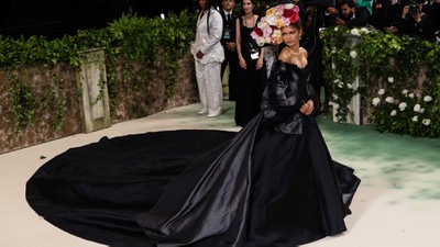Sleeping Beauties Was A Stand Out Met Gala Red Carpet Moment