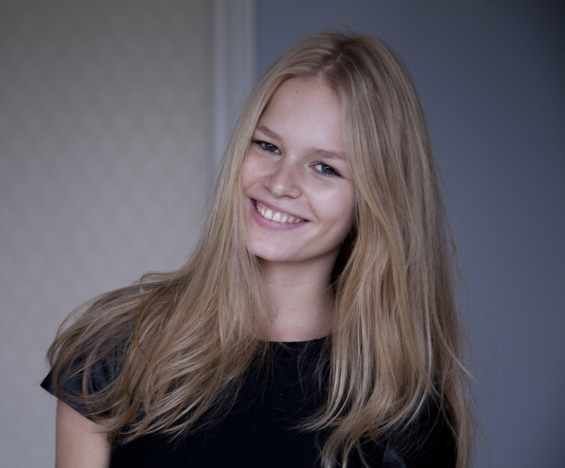 Anna Ewers  - 2024 Light blond hair & chic hair style.
