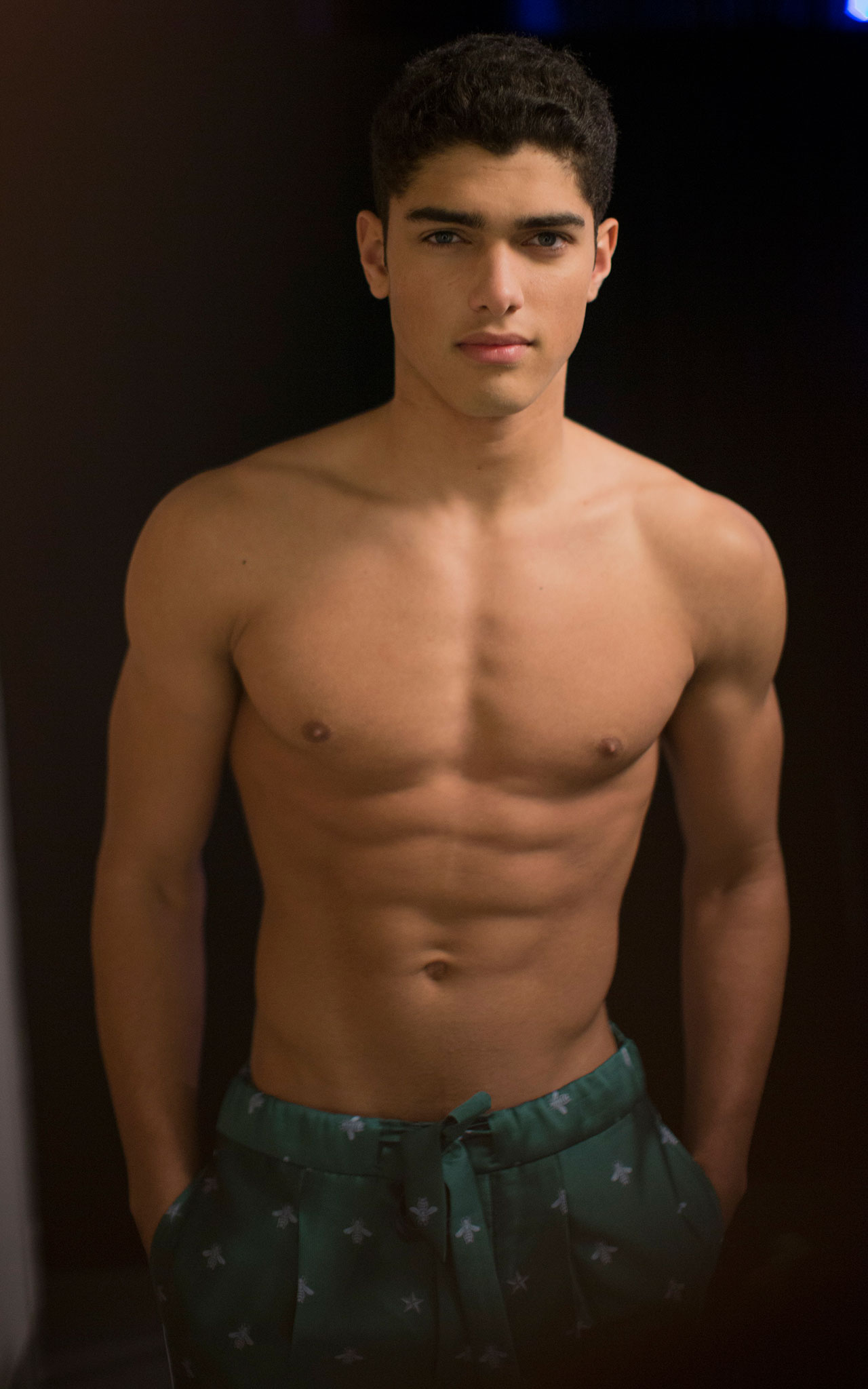 Taylor lautner shirtless Pictures - Home Facebook Taylor lautner shirtless Pictures - Home Facebook