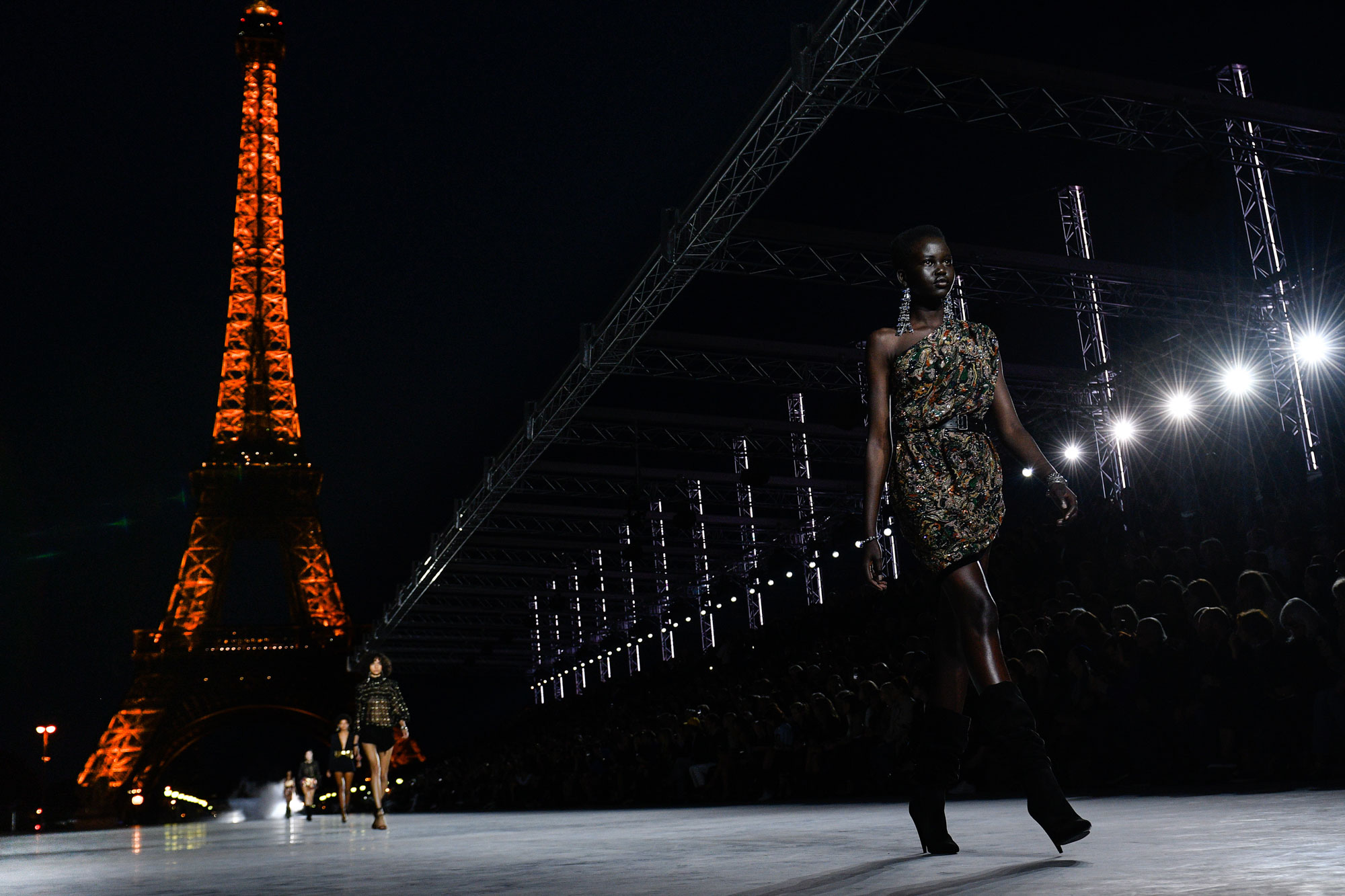 Saint laurent eiffel outlet tower