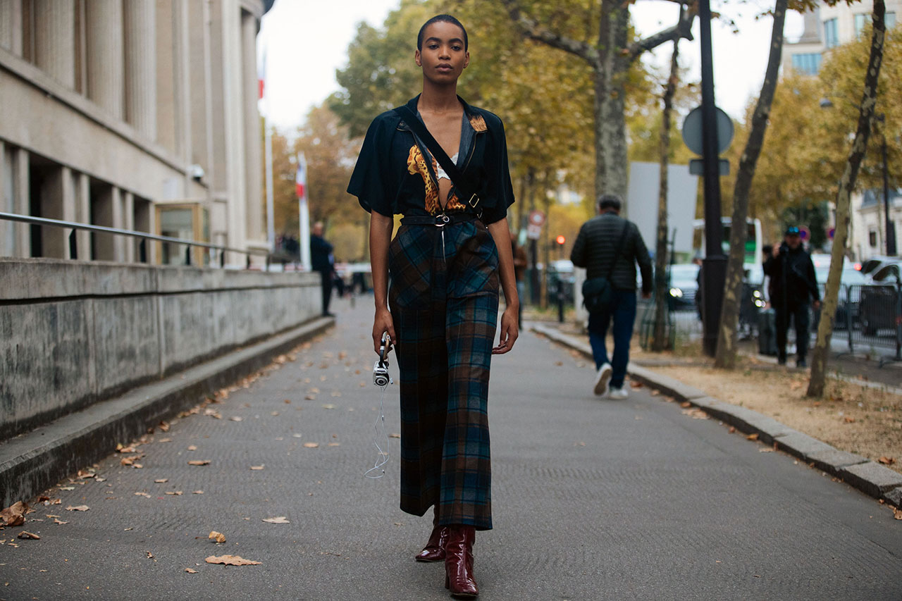 See what the models are wearing off-duty during Paris Fashion Week! Day ...